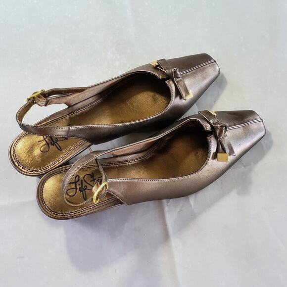 Brown shimmer sling back with buckle and bow - Picture 4 of 9